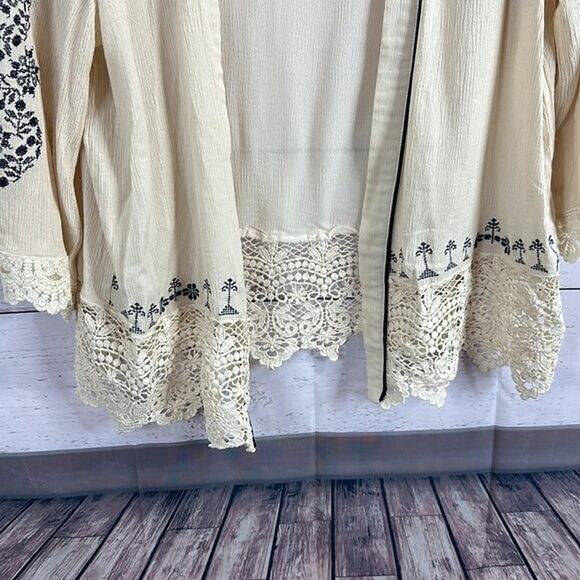 Skies are Blue Cardigan Sweater Womens XL Ivory Navy Embroidered Lace Cottage - Picture 2 of 10